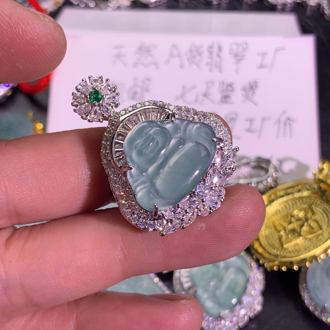 翡翠颈饰未镶嵌佛公