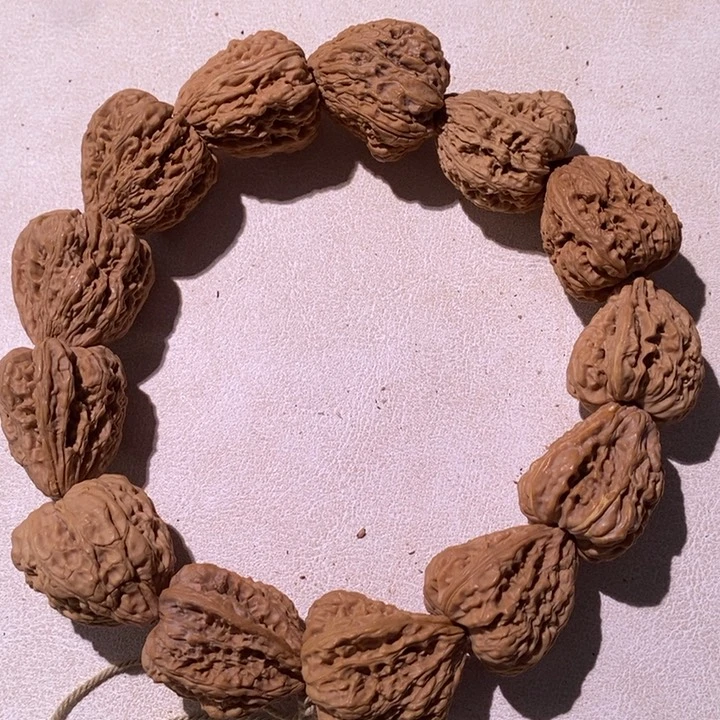 手串文玩核桃天**回…………