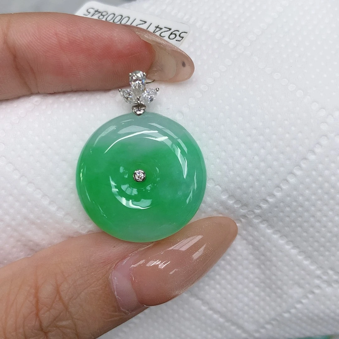 颈饰18K金镶嵌翡翠
