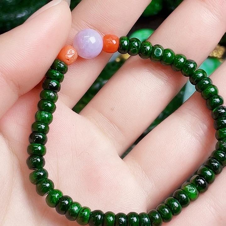 翡翠未镶嵌颈饰多样性