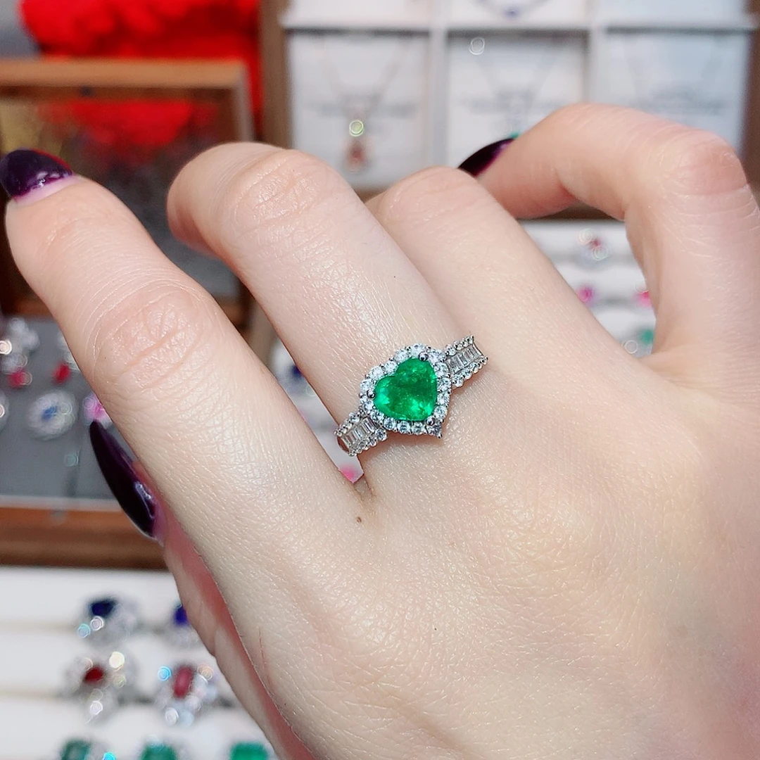 祖母绿铂Pt950镶嵌戒指0.88ct/天然宝石/七天无理由