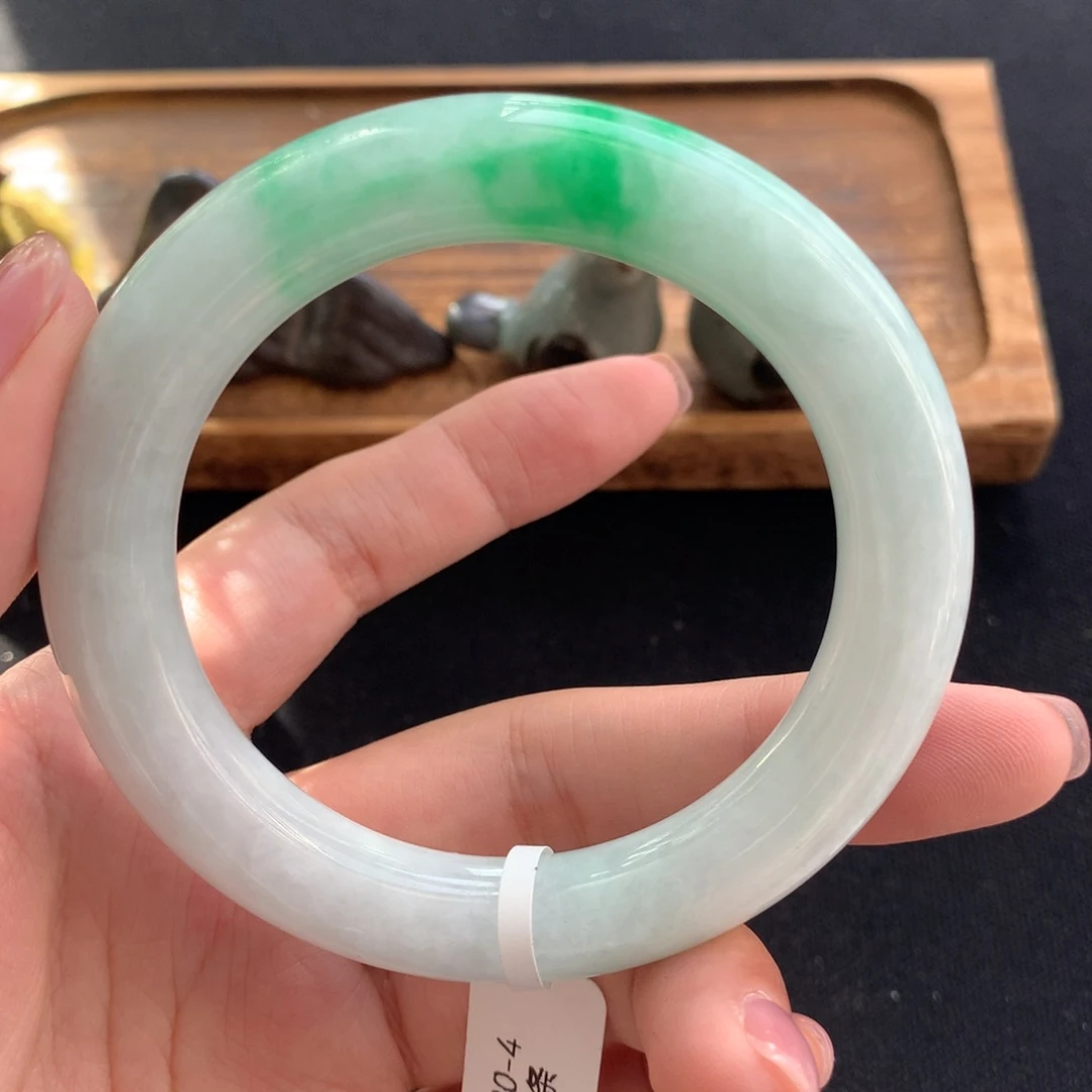 翡翠未镶嵌手镯白底青