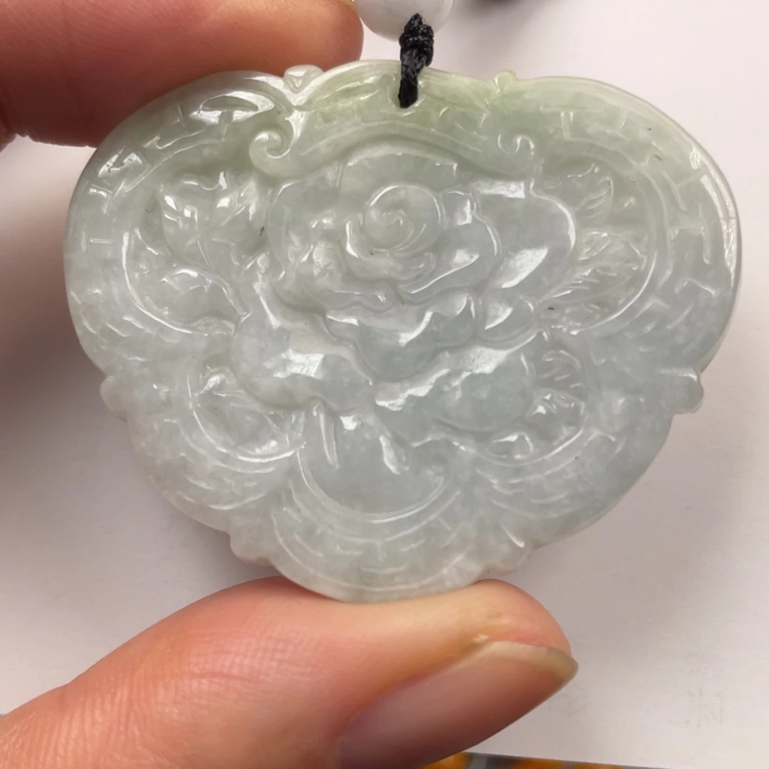 翡翠未镶嵌颈饰翡翠牡丹花