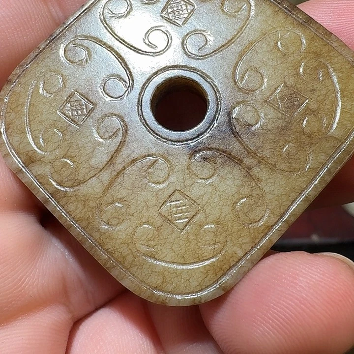 和田玉（糖玉）未镶嵌颈饰老**儿