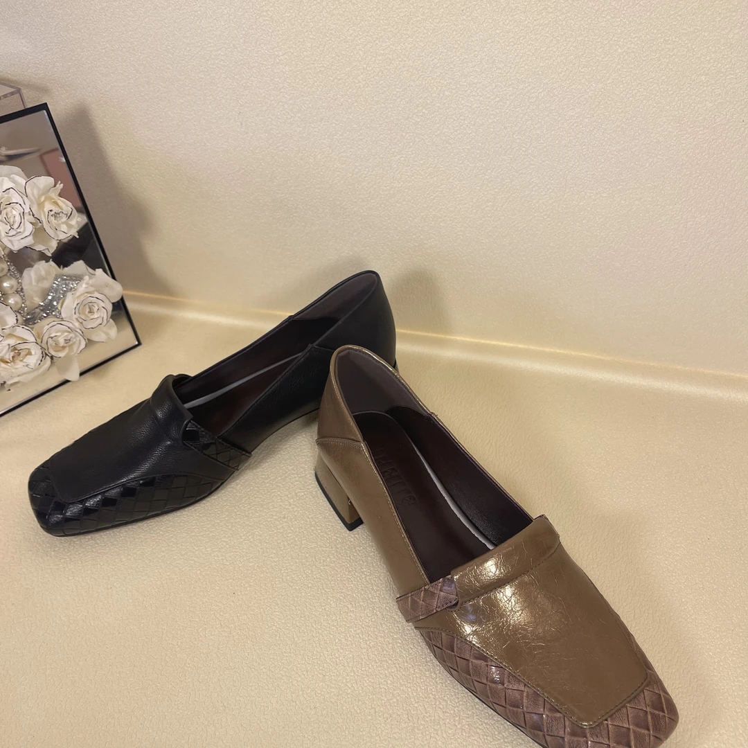 欧洲站爆款真皮方头2025年新款春秋复古中跟英伦女单鞋4672