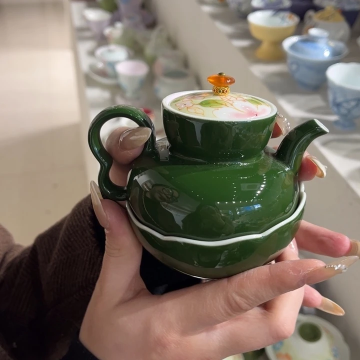 一壶一杯。