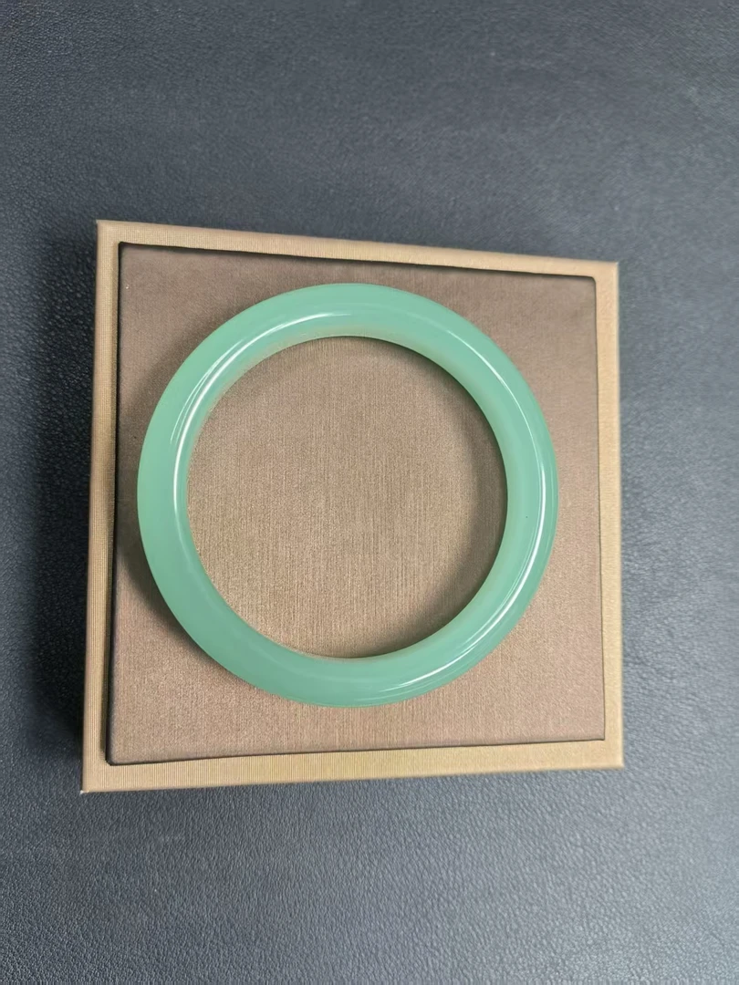 绿色蓝晴和田玉高冰