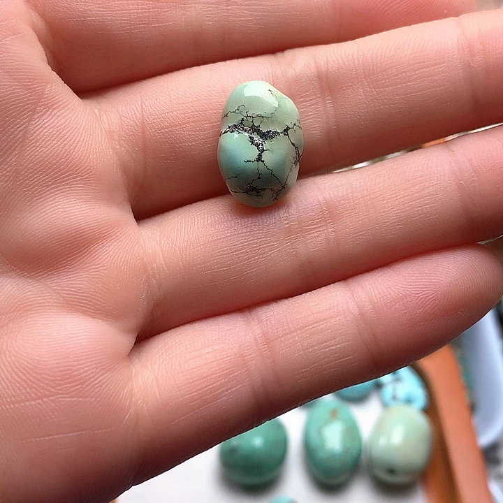 嗨***美湖北天然原矿松石1.72g