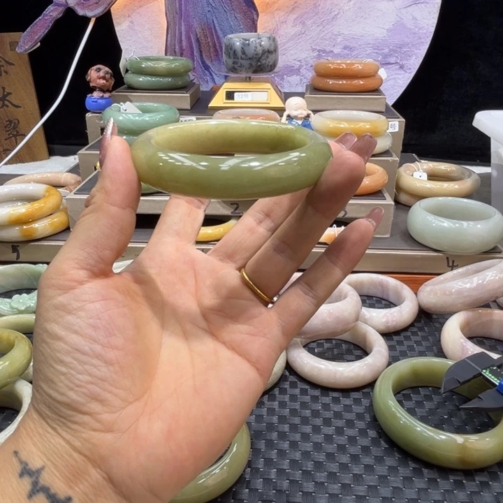 开***福未镶嵌手镯石英质玉