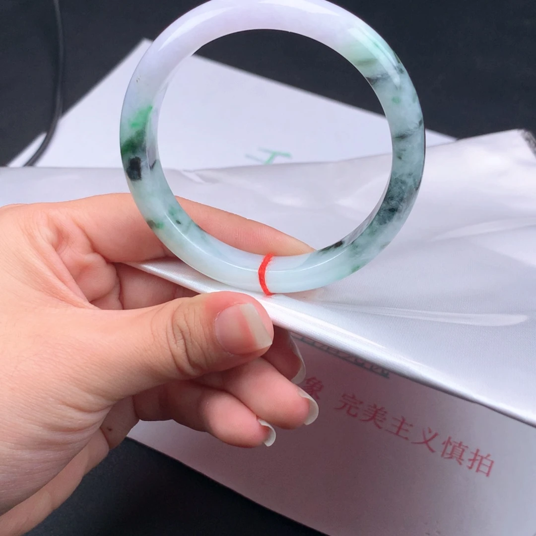 翡翠手镯未镶嵌翡翠手镯