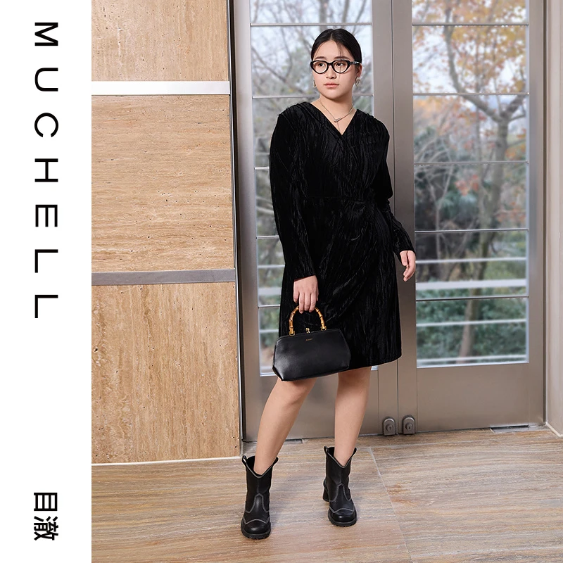 目澈MUCHELL春季新款【不一样心境】大码捏褶丝绒连衣裙MDS1LD4008