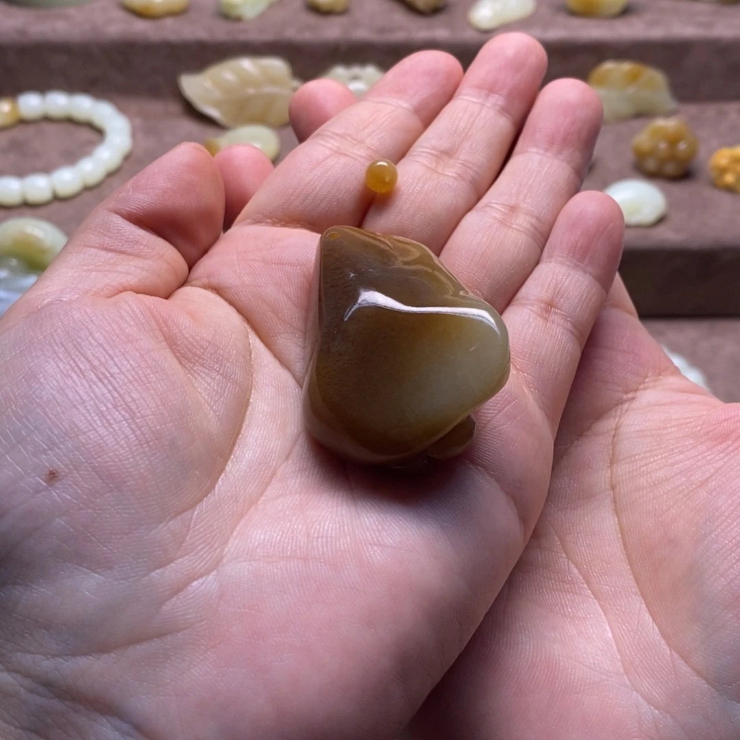 曼***曼和田玉（糖玉）未镶嵌颈饰