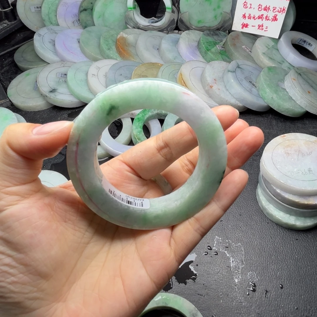 定制翡翠未镶嵌翡翠手镯