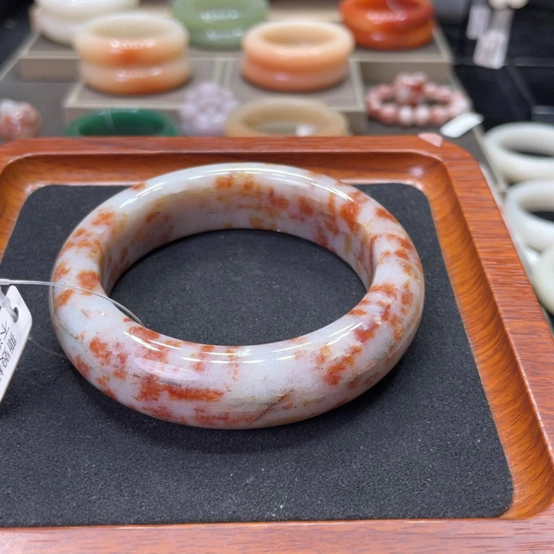 未镶嵌手镯石英岩玉