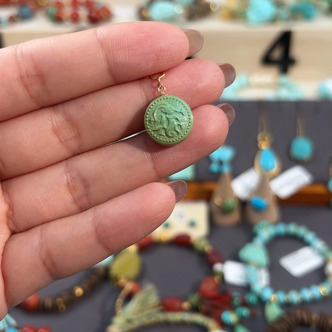 绿松石18K金镶嵌摩羯座滴溜