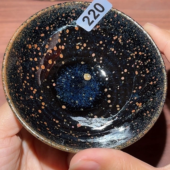 茶盏只有一天是真的开心快乐过