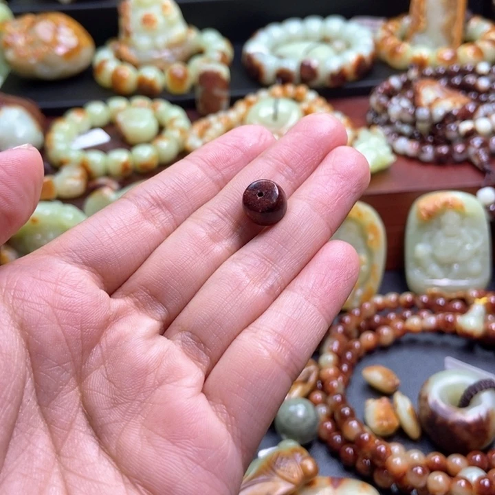 鳳***飛未镶嵌岫岩河磨玉（透闪石质玉）挂件
