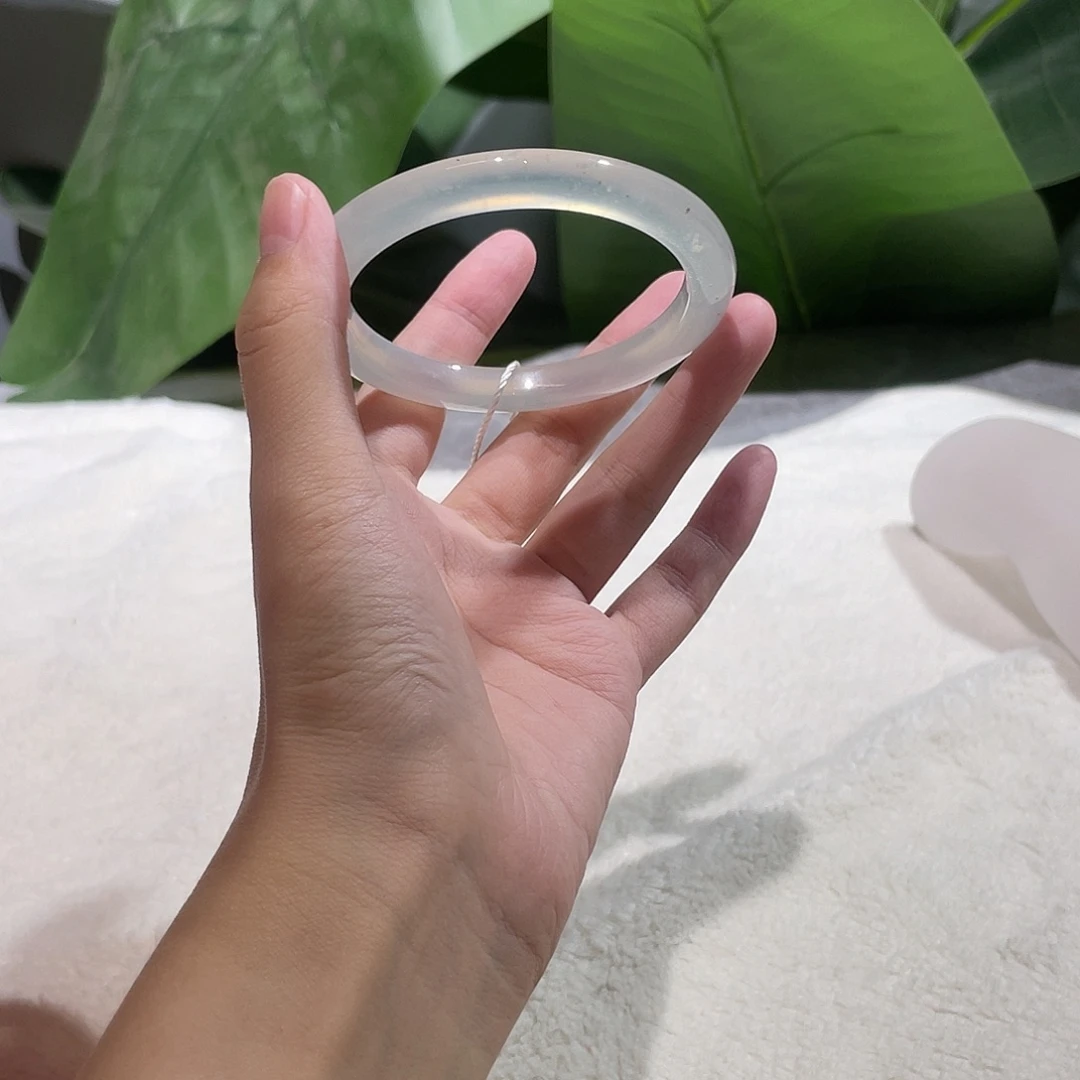 白***°玛瑙/玉髓未镶嵌手镯