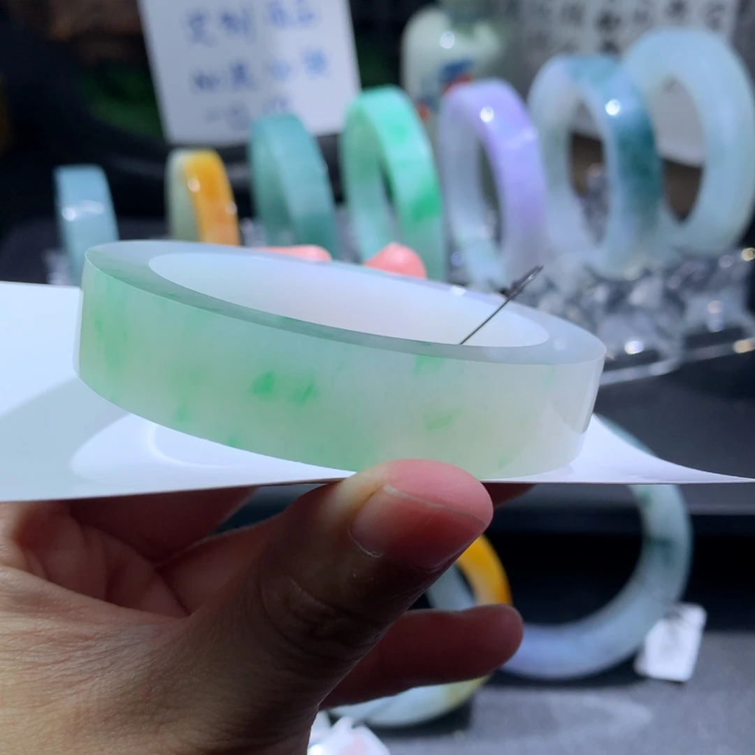 未镶嵌手镯定制翡翠