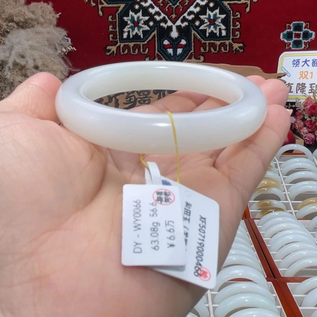 未镶嵌手镯和田玉天然优雅气质羊脂玉且末老料