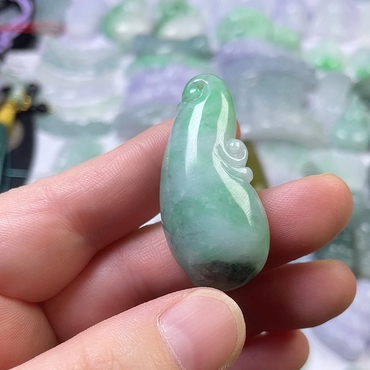 翡翠未镶嵌颈饰福瓜