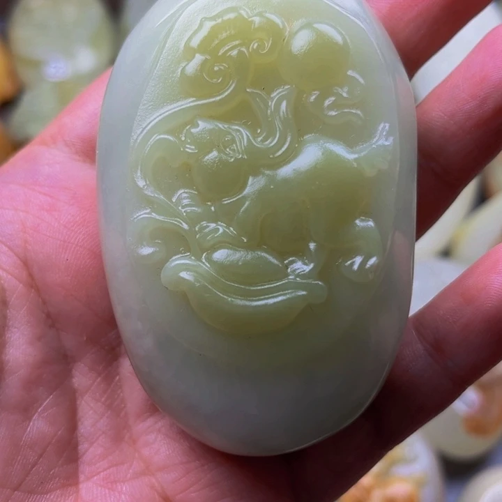石材方解石手把件兔