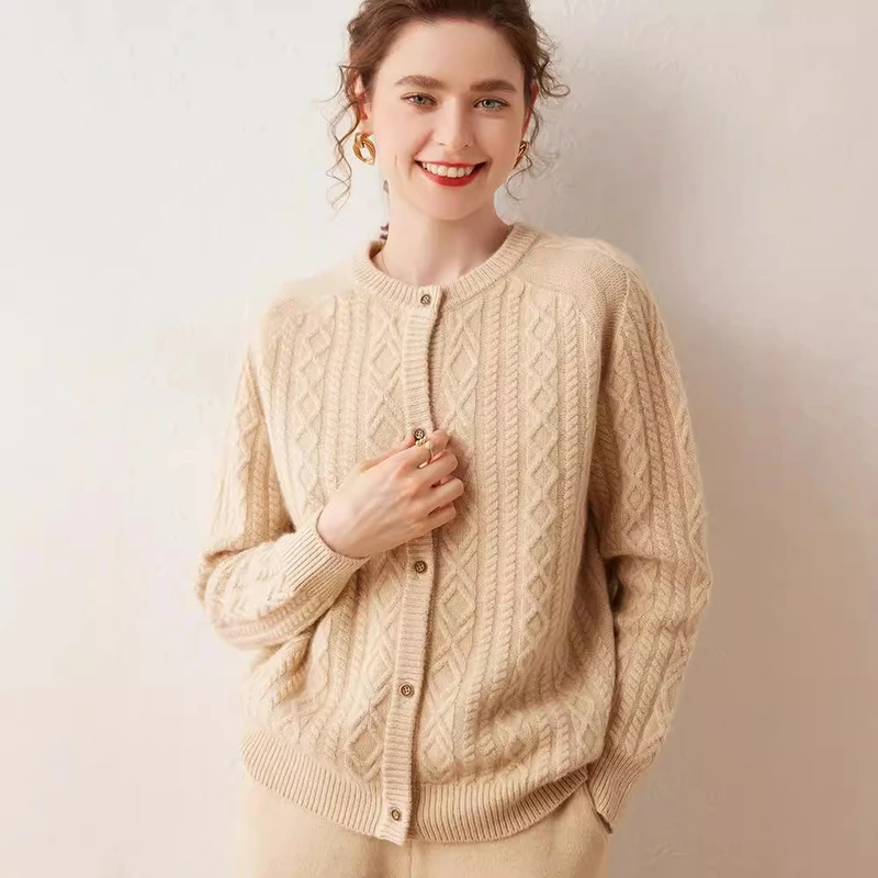 秋冬新款山羊绒开衫气质圆领菱形绞花系扣女宽松显瘦加厚针织外套