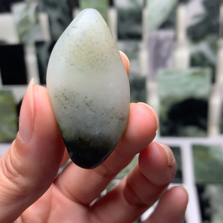 独山玉颈饰未镶嵌