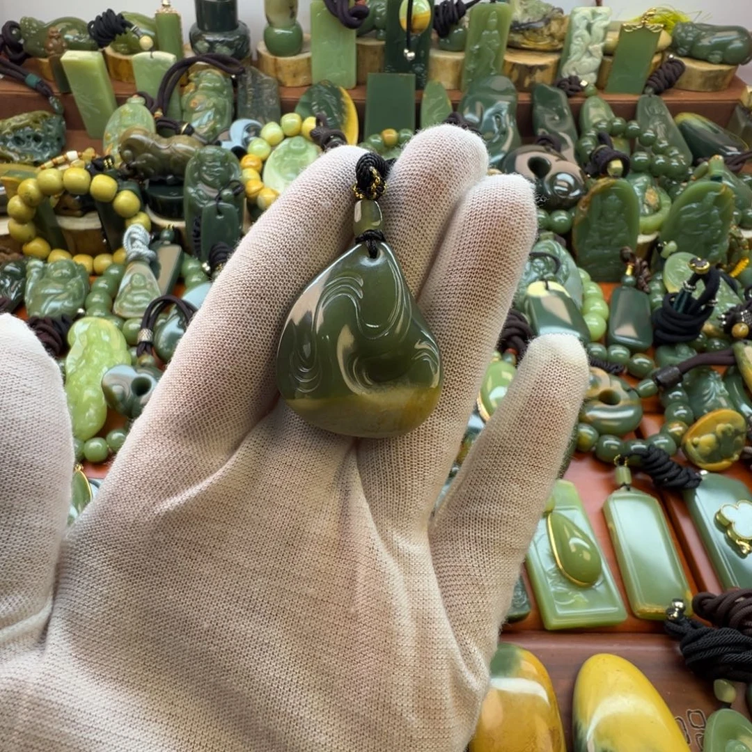 岫岩河磨玉（透闪石质玉）未镶嵌挂件