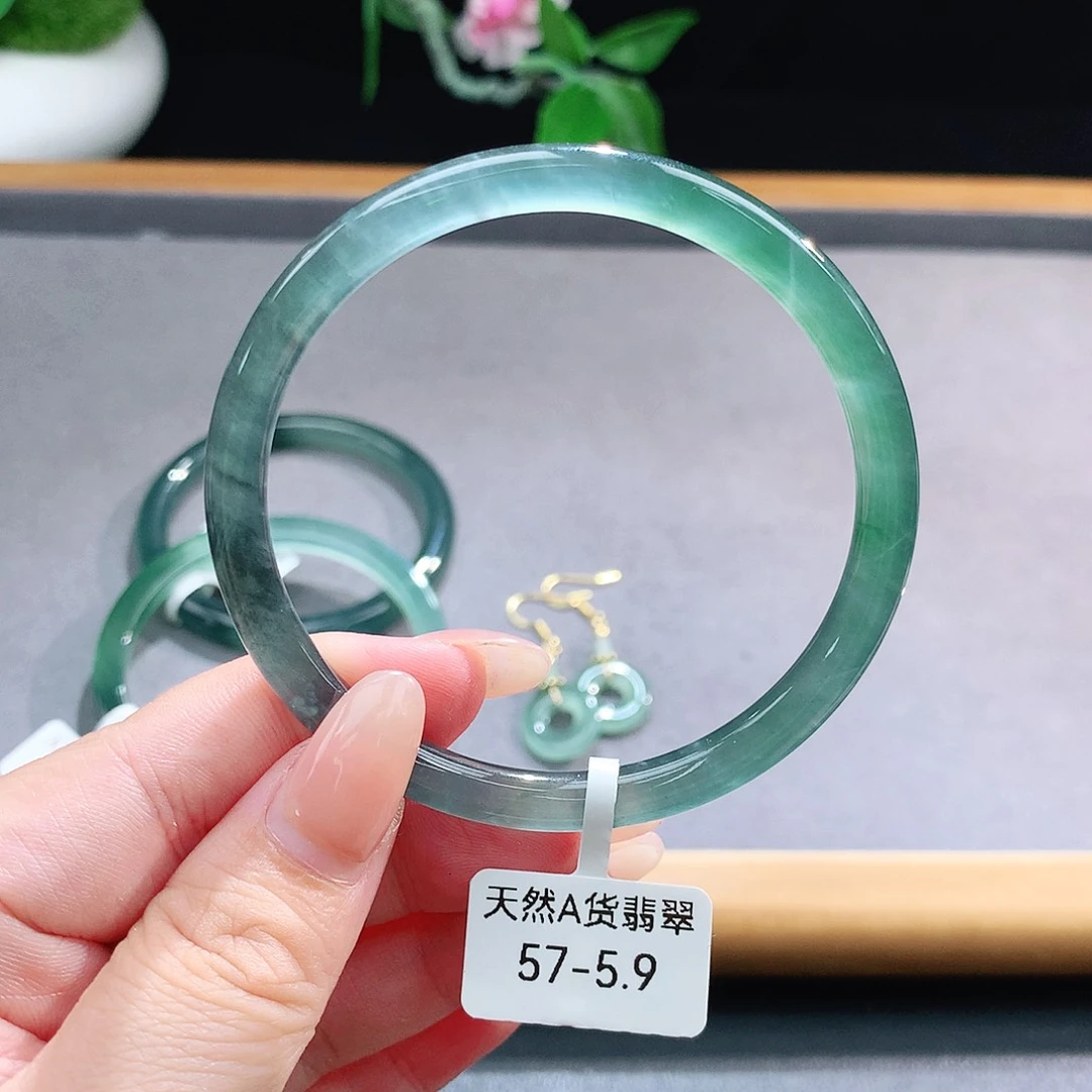 未镶嵌手镯（圆镯）翡翠