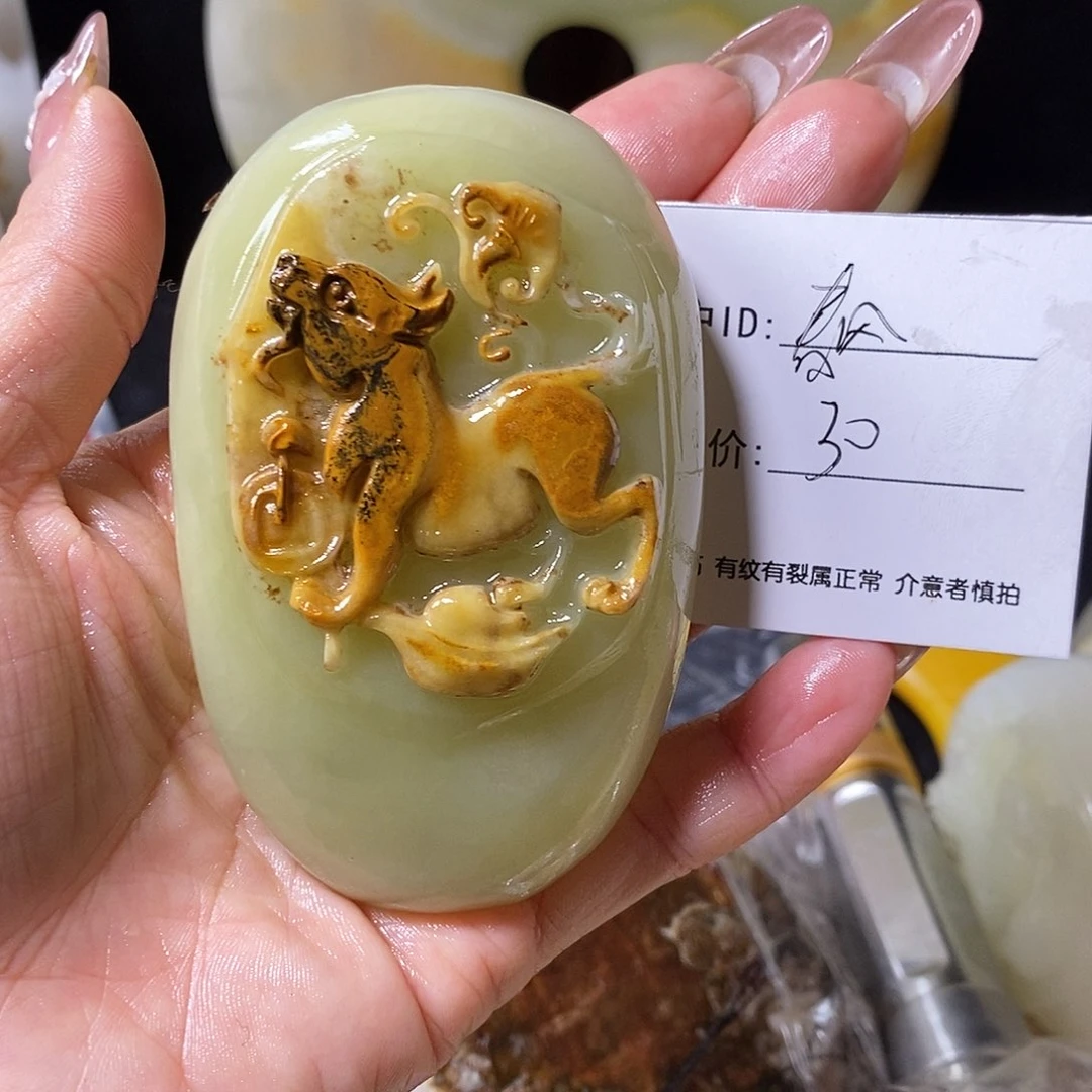 石材春****开古青石手把件