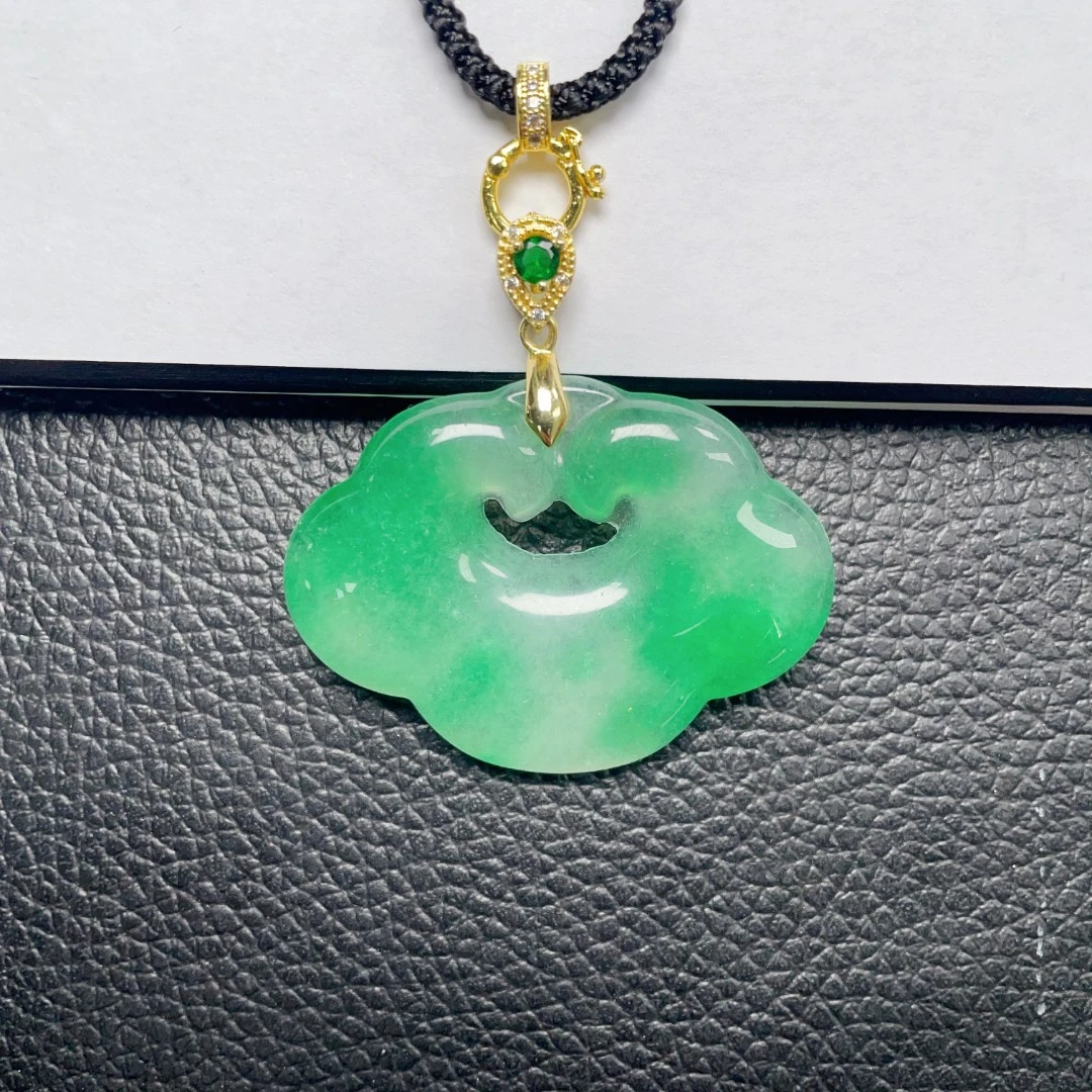 【小杨严选】绿飘花大长命锁带绳吊坠精美时尚百搭