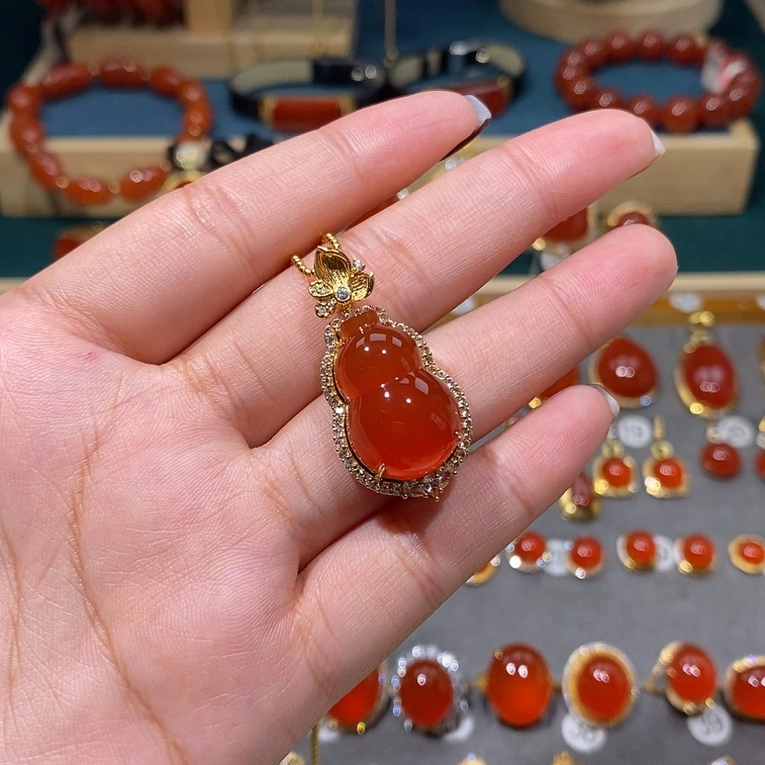 南红玛瑙18K金镶嵌颈饰
