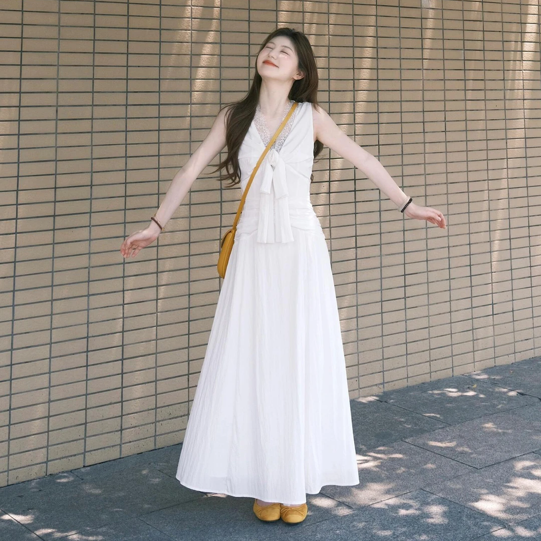 法式V领蕾丝拼接无袖连衣裙女2025夏季白色收腰显瘦气质长裙子潮