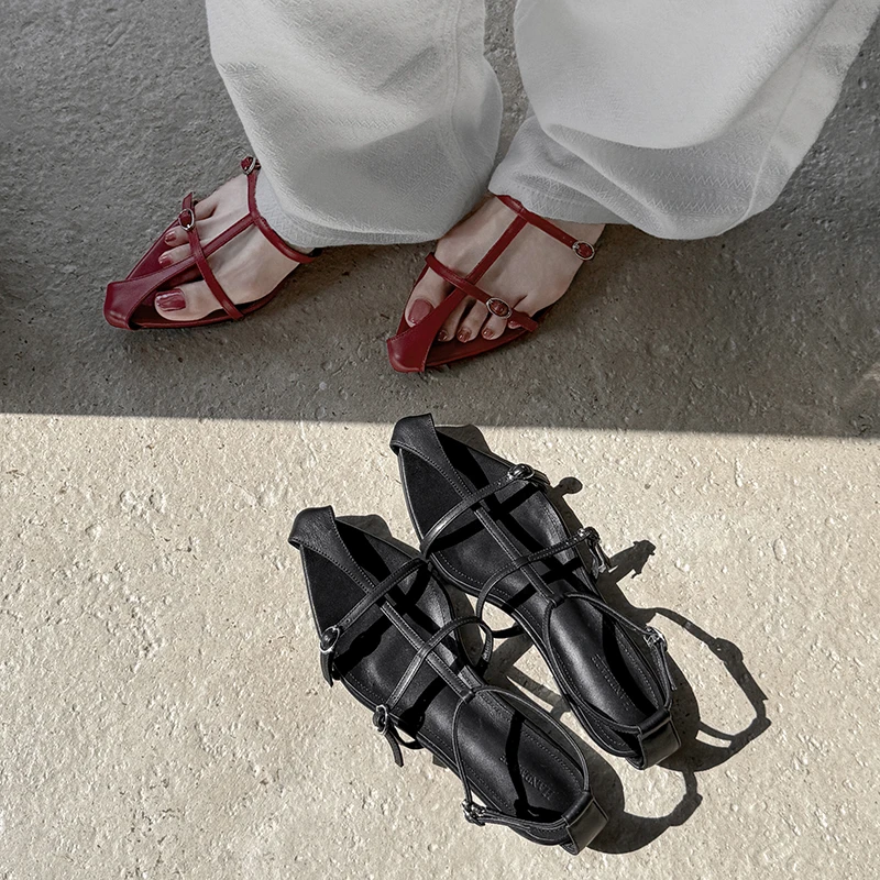露趾时装凉鞋女夏2025新款一字式扣带休闲法式复古百搭平底罗马鞋