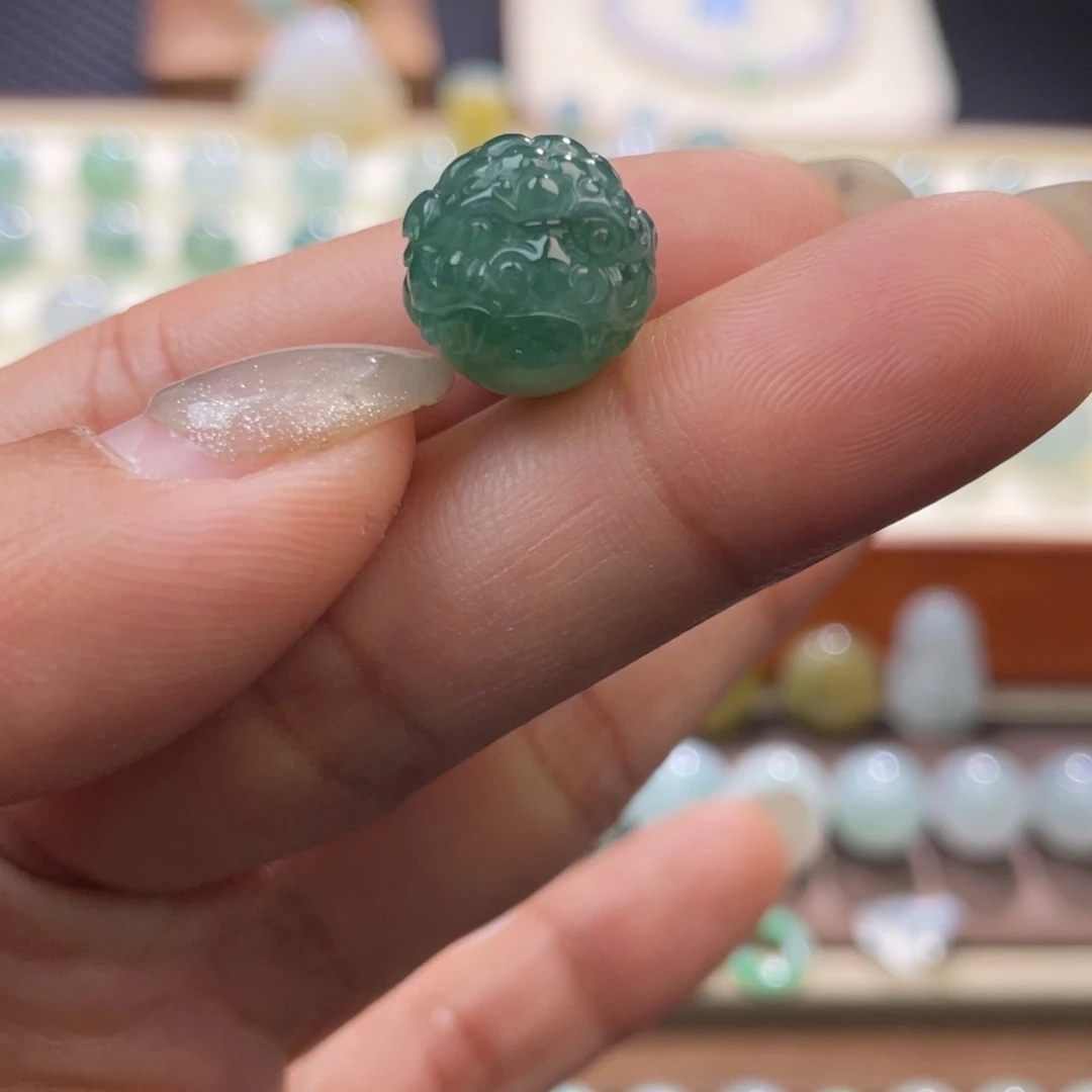 翡翠散珠特色湖水绿雕刻神态龙头圆珠12.7mm