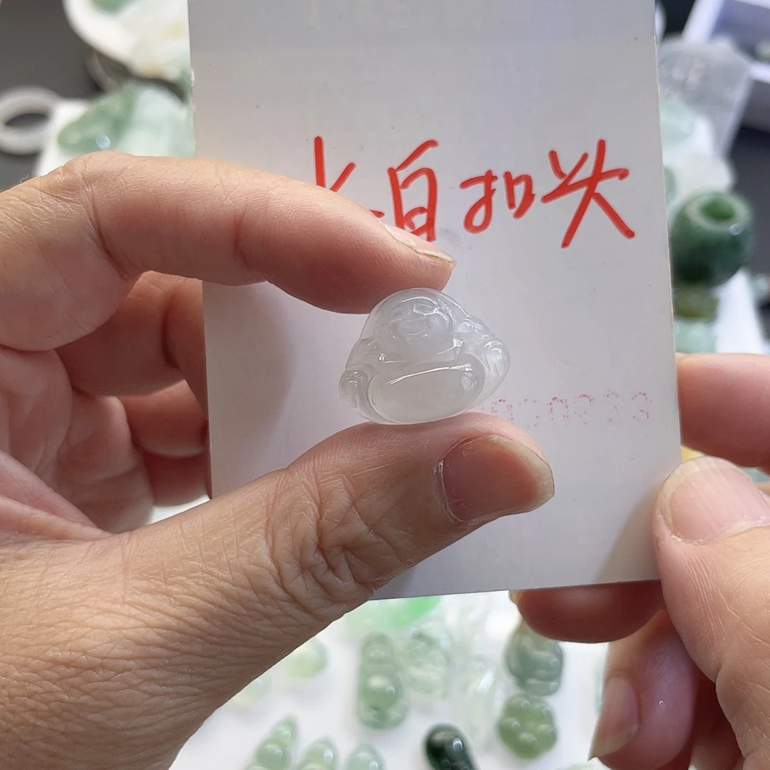 莉***酱颈饰未镶嵌翡翠小佛公
