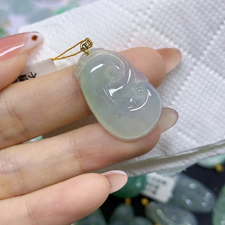 颈饰18K金镶嵌翡翠挂件