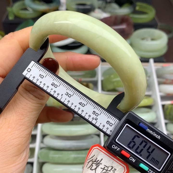 蛇纹石玉未镶嵌手镯798