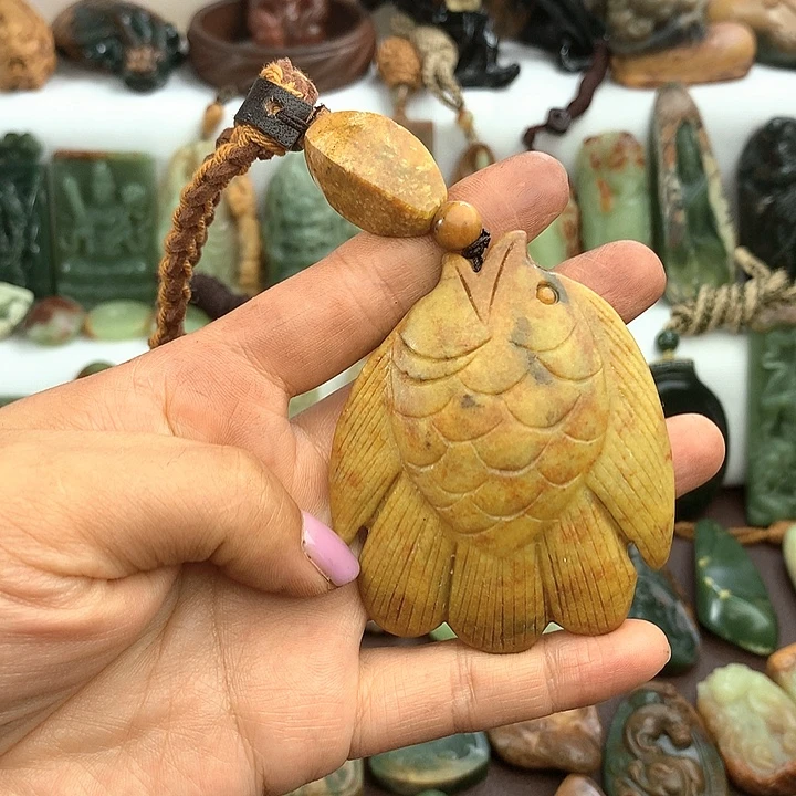 未镶嵌岫岩河磨玉（透闪石质玉）把件