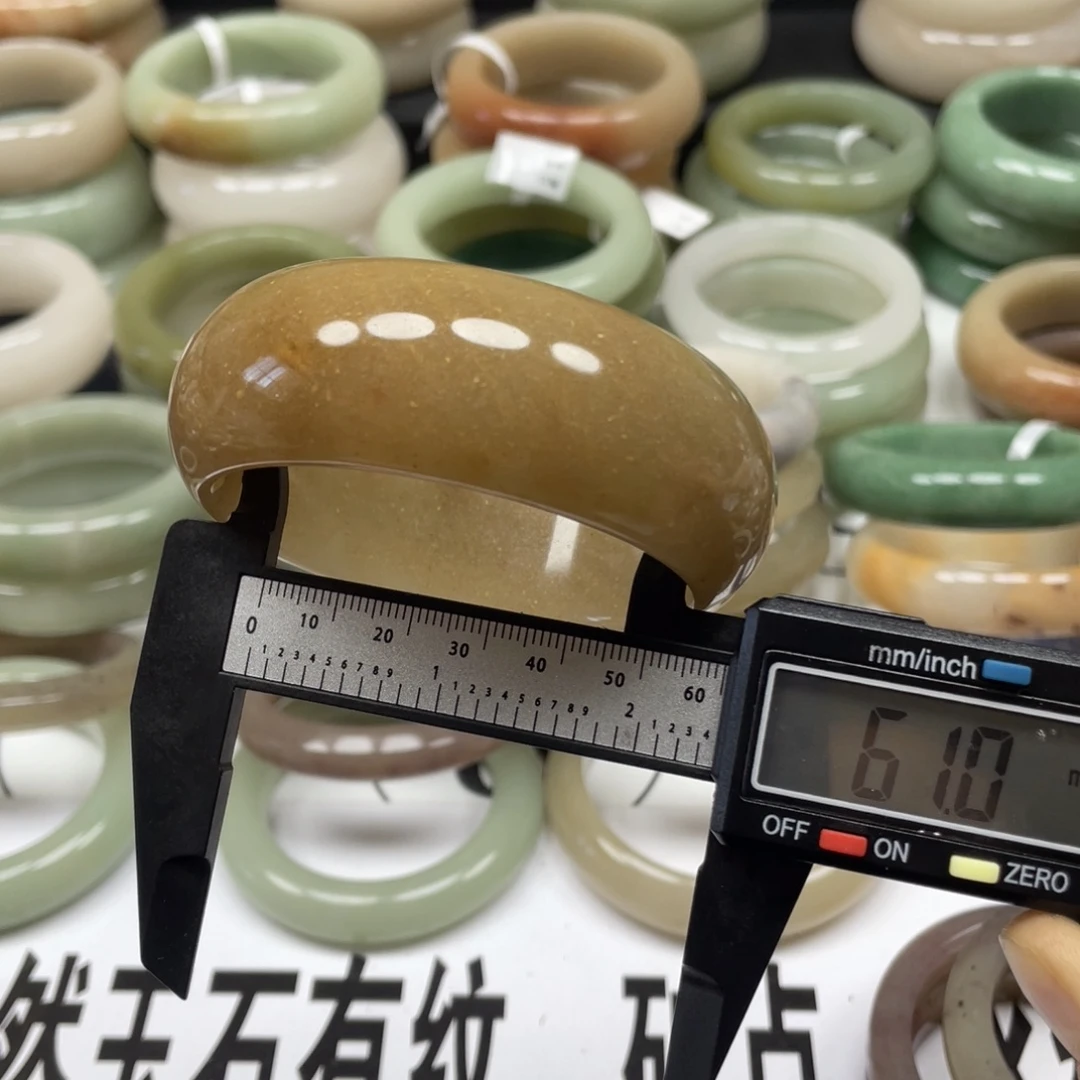 未镶嵌手镯石英质玉