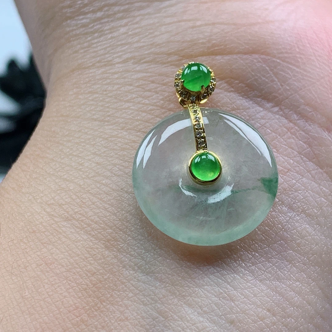 缅甸天然A货翡翠 256 16.4/3.6mm 18k金伴钻冰种飘绿平安扣吊坠