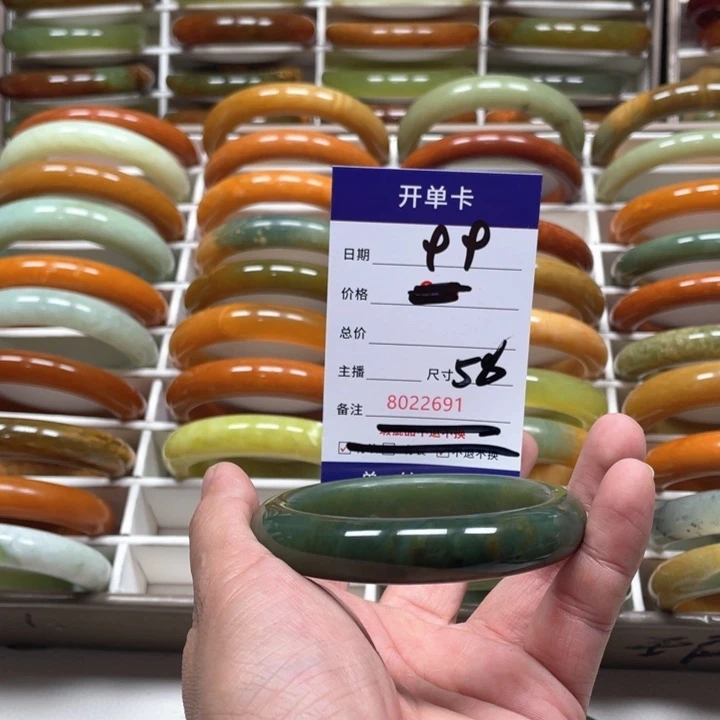 蛇纹石玉手镯未镶嵌顾*啊