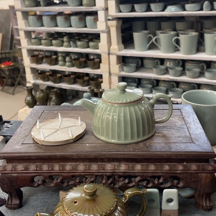 摆件翠青釉支烧青莲壶