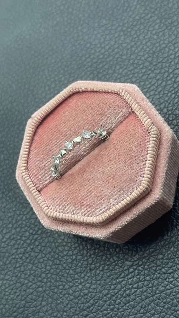 925银莫桑石戒指 爱心排戒.xx002