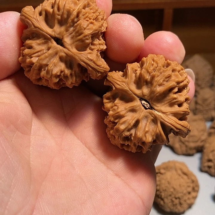 【闪购商品】文玩核桃吊坠玊南疆