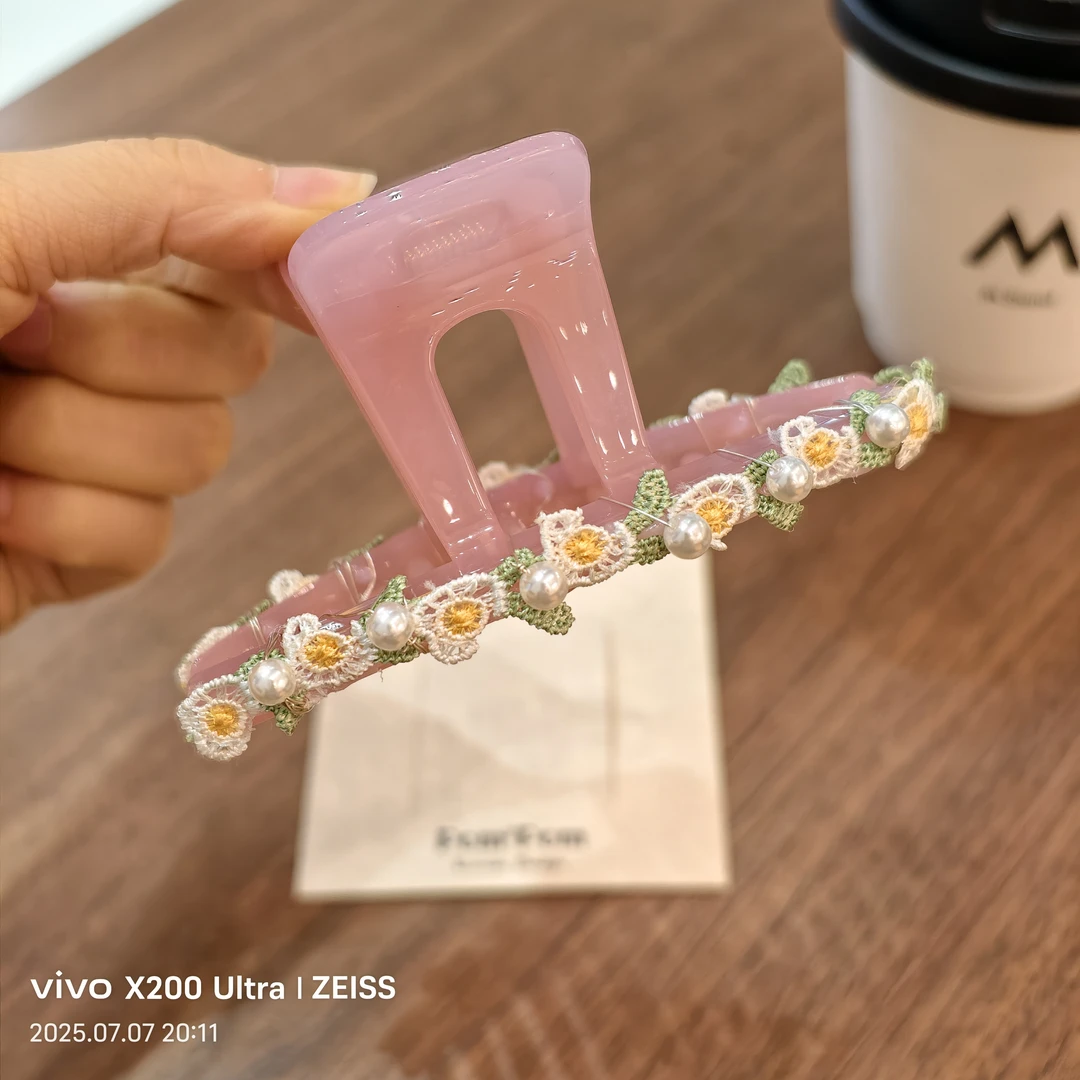 9134粉色刺绣花朵中号抓夹（手工微瑕介意勿拍）