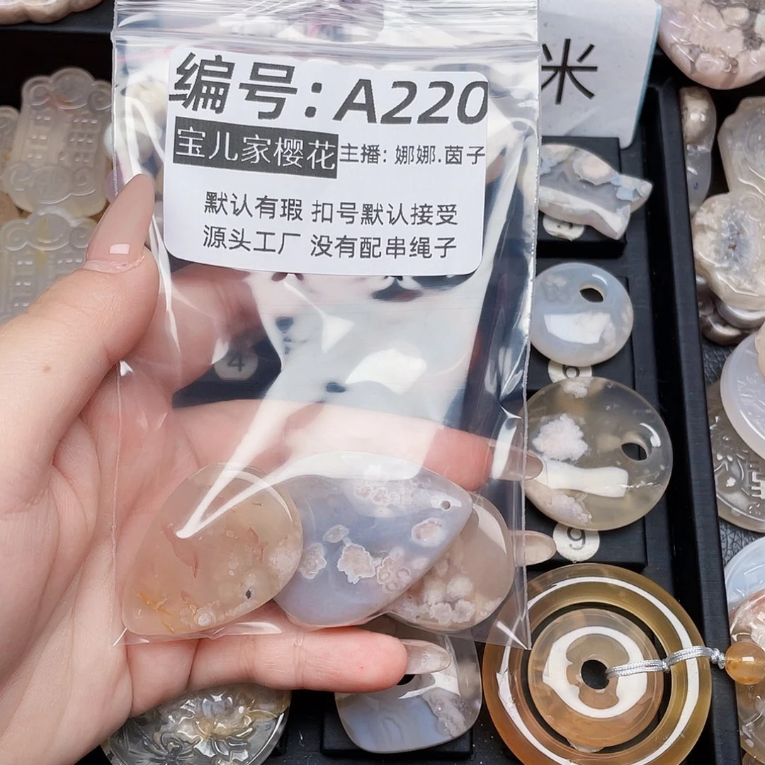 玛瑙/玉髓颈饰银S925镀金镶嵌无*人