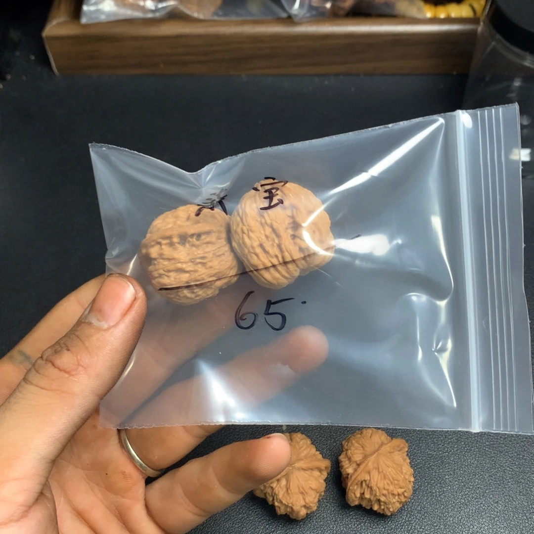 柒***️把件文玩核桃小红