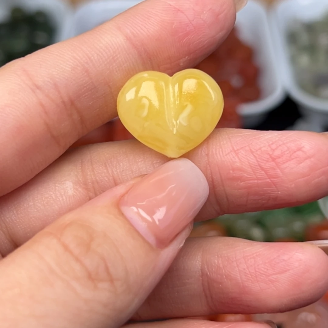 桑***晶琥珀未镶嵌吊坠(不含链)多样性